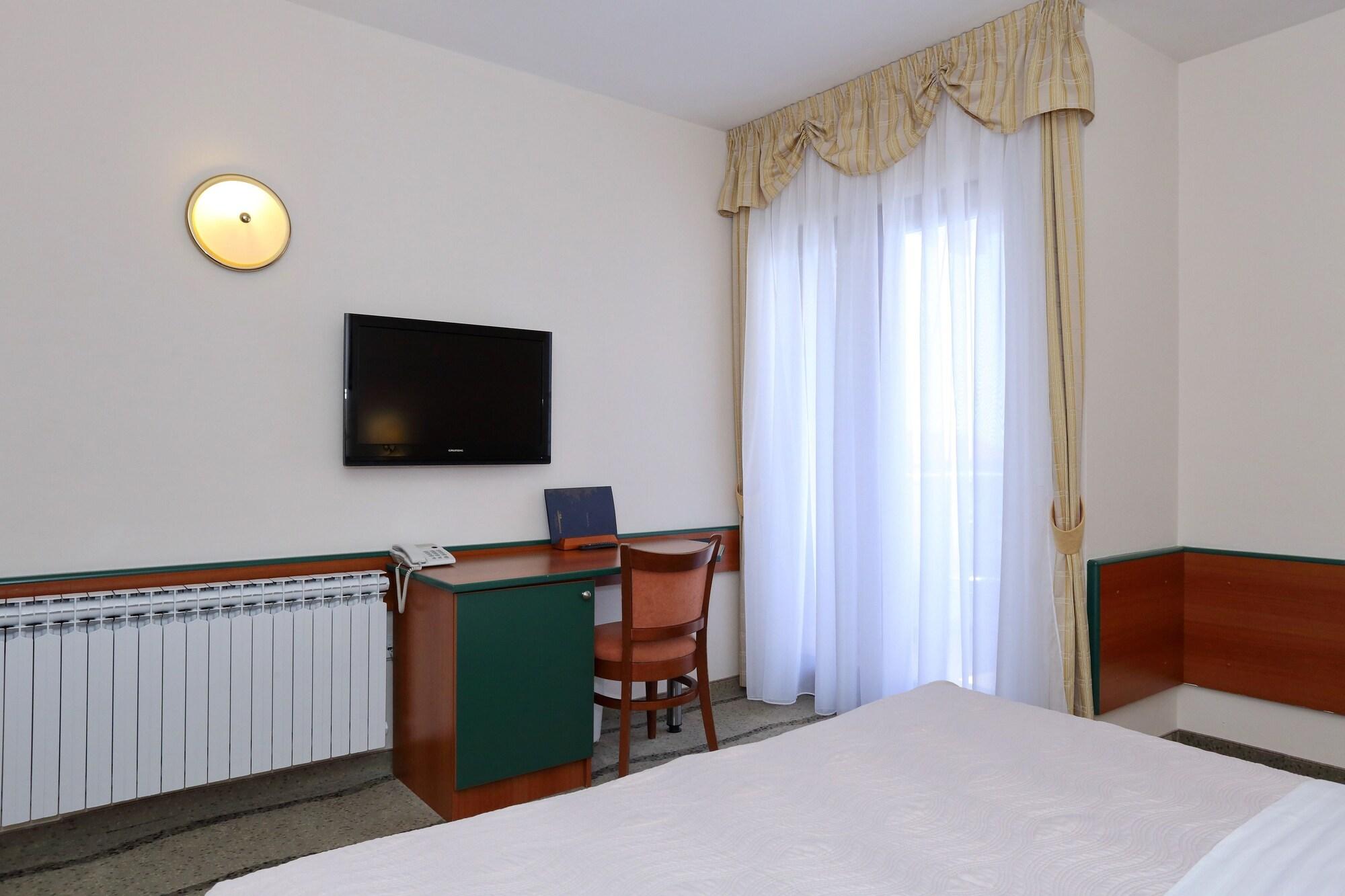 Hotel Mediteran Задар Экстерьер фото