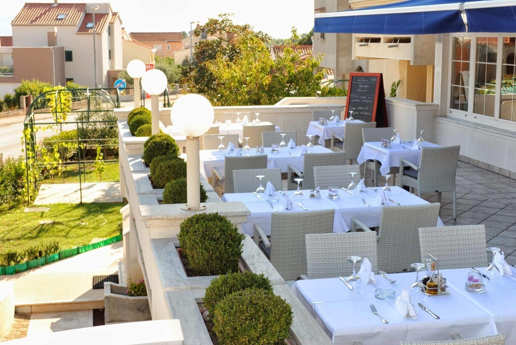 Hotel Mediteran Задар Экстерьер фото